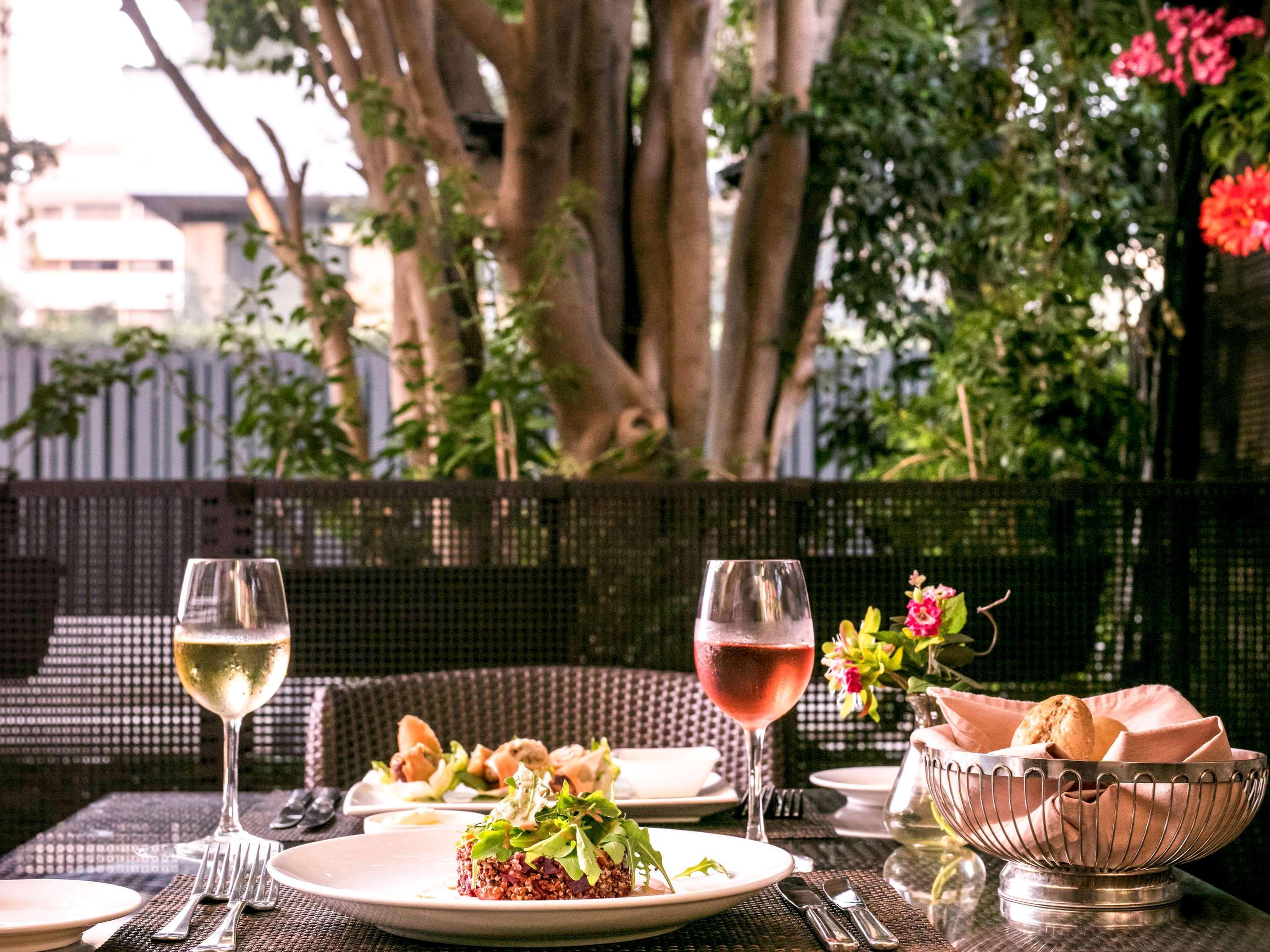 Sofitel Beirut Le Gabriel Hotel Екстериор снимка
