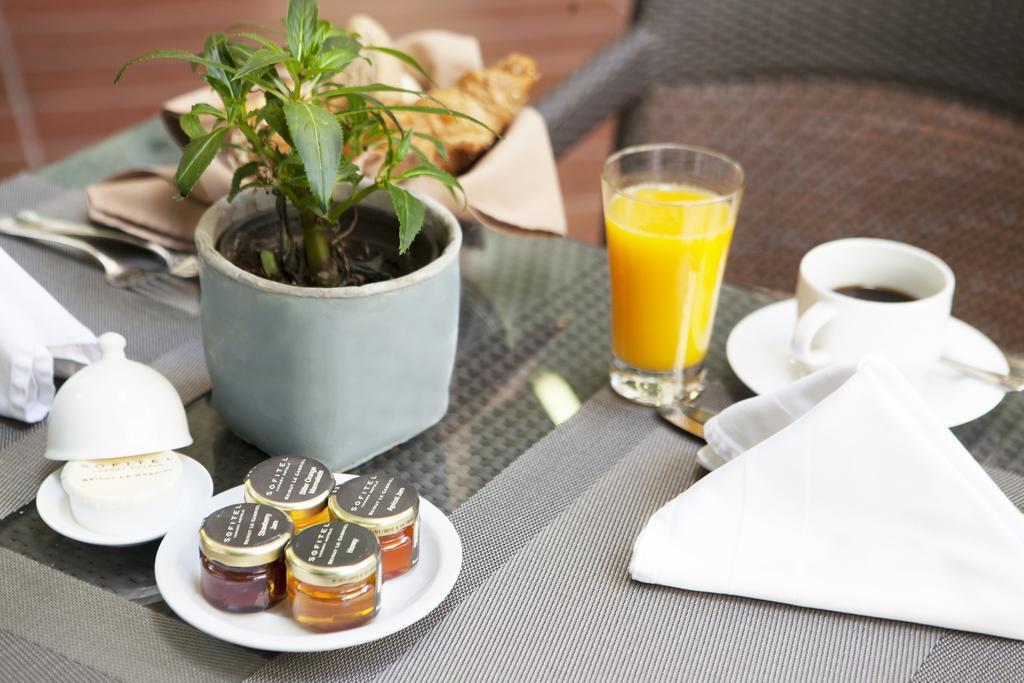 Sofitel Beirut Le Gabriel Hotel Екстериор снимка